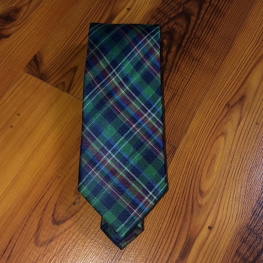 Men’s plaid Izod tie